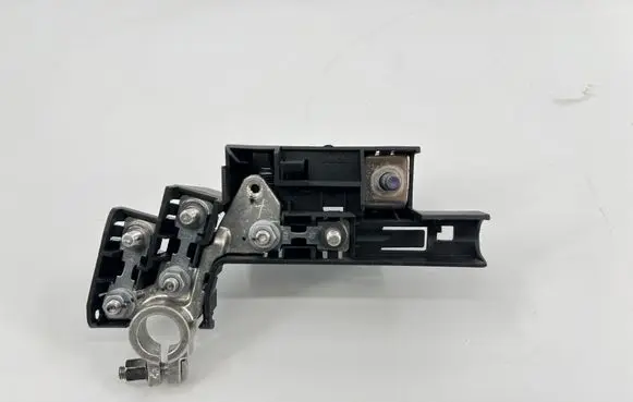 Volkswagen PASSAT B8 Battery relay fuse 8S0915459