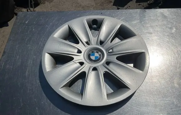 BMW 3 E90 E91 R16 wheel hub/cap/trim 6777786 62411810
