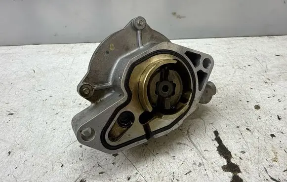 Opel Insignia A Vacuum pump 12630140