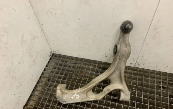 Volkswagen Touareg II Front lower control arm/wishbone