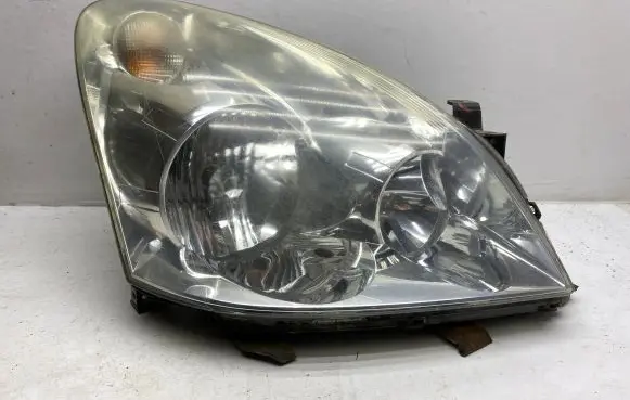 Toyota Corolla Verso E121 Headlight/headlamp 3124