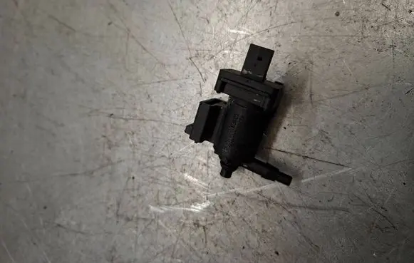 Mercedes-Benz C W203 Turbo solenoid valve A2036000178