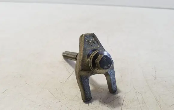 Nissan Navara D23 Fuel Injector clamp holder 