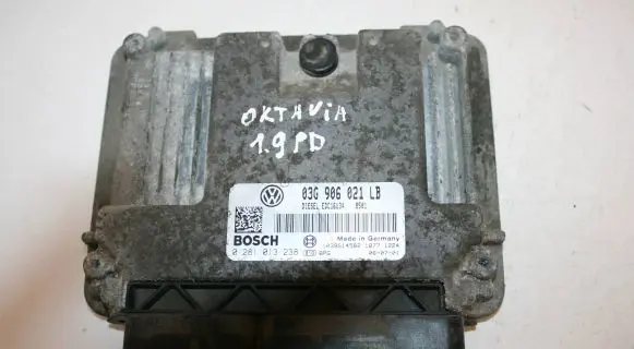 Skoda Octavia Mk2 (1Z) Engine control unit/module 03G906021LB 1039S14582 0281013238