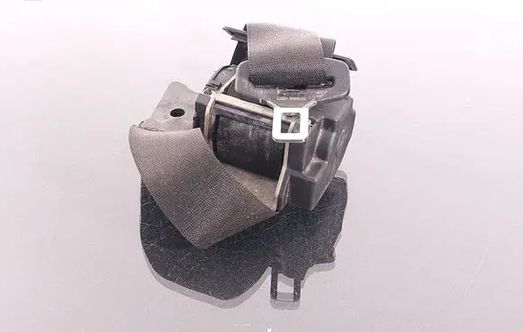 Mercedes-Benz E W124 Middle seatbelt (rear) 16398