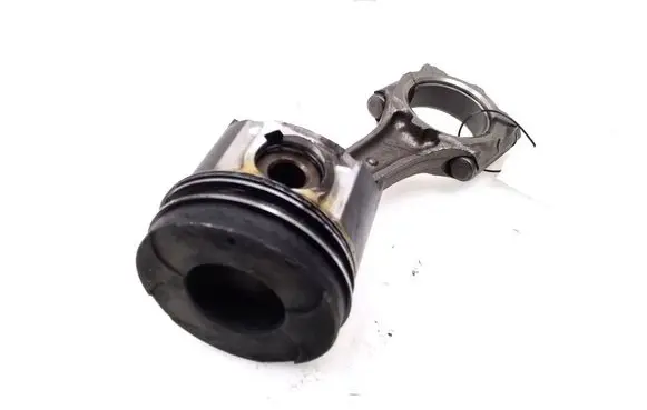 Opel Combo C Piston with connecting rod 