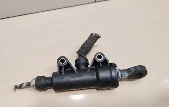 BMW 3 E36 Clutch master cylinder 21521163900