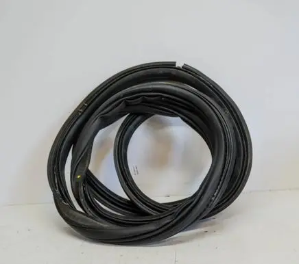 Ford Kuga II Trunk rubber seal (body) 