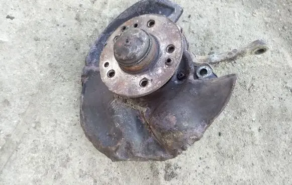 Mercedes-Benz E W124 Front wheel hub spindle knuckle