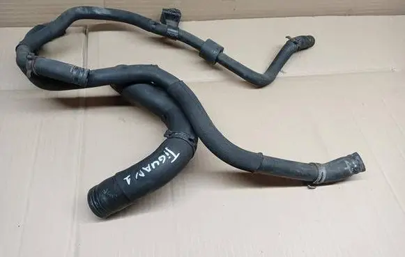 Volkswagen Tiguan Engine coolant pipe/hose 5N0122051AE