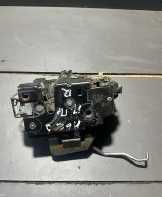 Audi A8 S8 D3 4E Front door lock 4E1837016B
