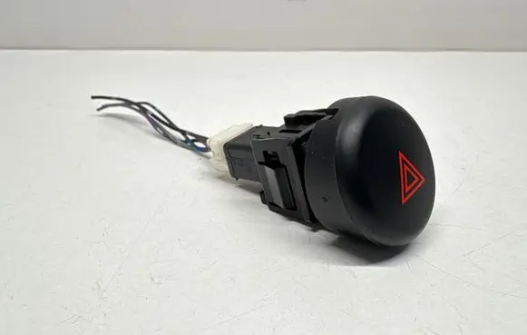 Nissan Juke I F15 Hazard light switch S31471