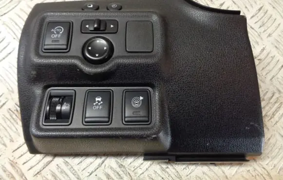 Nissan Note (E12) Wing mirror switch 684853VV0A 689TD3VV1A