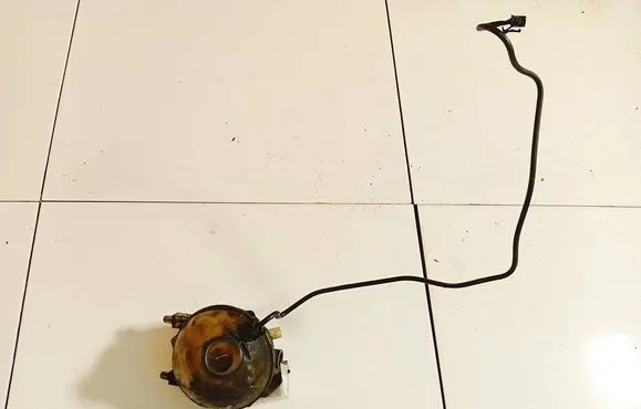 Coolant expansion tank/reservoir
