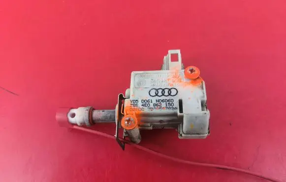 Audi A8 S8 D3 4E Fuel tank cap lock 4E0862150
