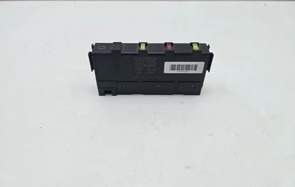 Toyota Prius+ (ZVW40) Fuse module 8264171010 72818503 02S14