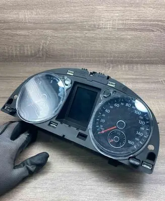 Volkswagen PASSAT B7 Speedometer (instrument cluster) 3AA920970A