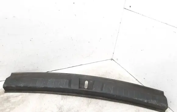Trunk/boot sill cover protection
