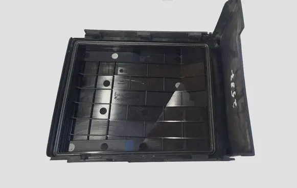 Volkswagen Golf VI Fuse box cover 1K0937132F