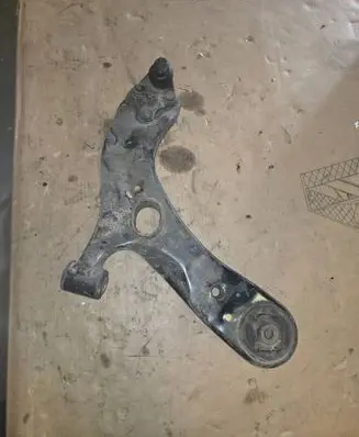 Toyota Corolla Verso AR10 Front lower control arm/wishbone 