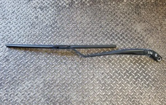 Ram 1500 Windshield/front glass wiper blade P68338924AA 68338924AA