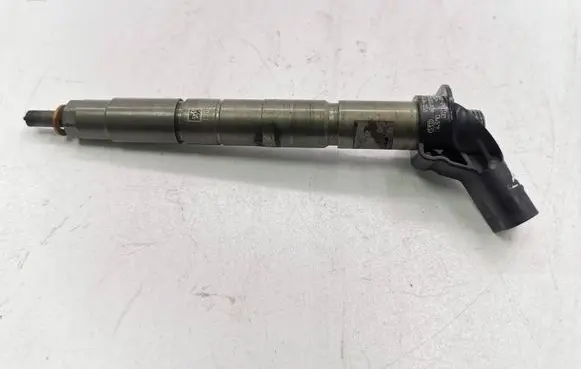 Hyundai Santa Fe Fuel injector 338002F000 0445116018