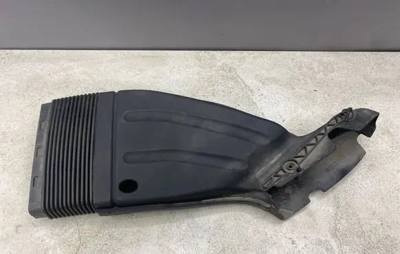 Audi A4 S4 B7 8E 8H Air intake duct part 8E0129618H