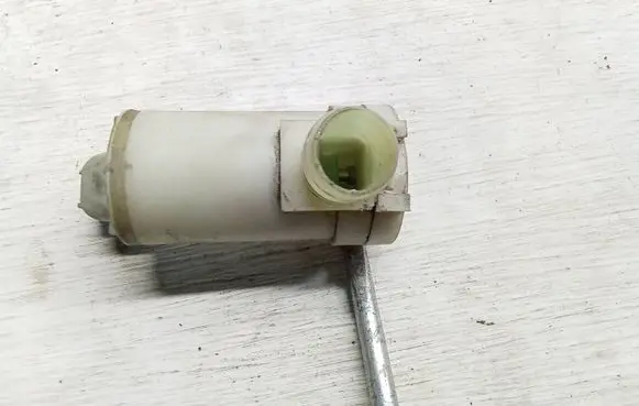 Nissan Patrol Y61 Windscreen/windshield washer pump 2224620A