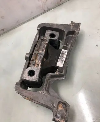 Mercedes-Benz CLA C117 X117 W117 Engine mount bracket A2462402417