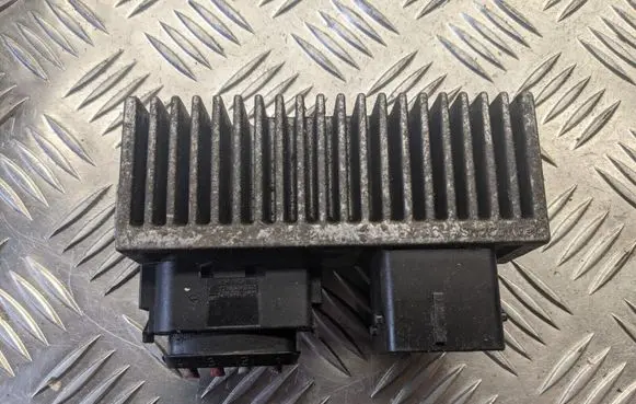 Renault Master II Glow plug pre-heat relay 8200558438A