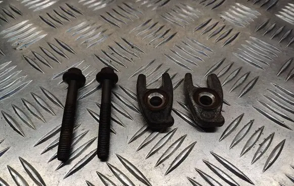 Renault Kangoo II Fuel Injector clamp holder 