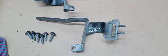 Audi S5 F5 Tailgate/trunk/boot hinge 8W8827300A 8W8827299A LZ7S