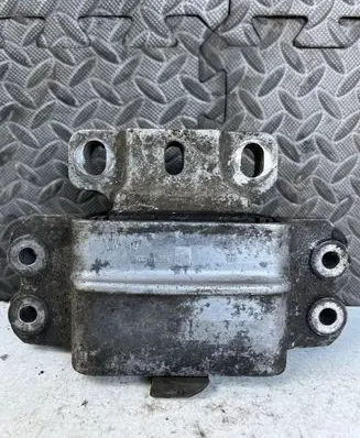 Volkswagen PASSAT B6 Engine mount bracket 3C0199555P
