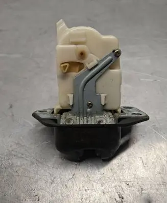 Nissan Note (E11) Tailgate/trunk/boot lock/catch/latch 