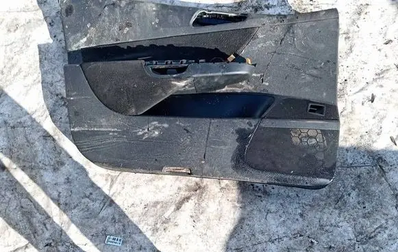 Volkswagen PASSAT B6 Front door card panel trim 3C9867011