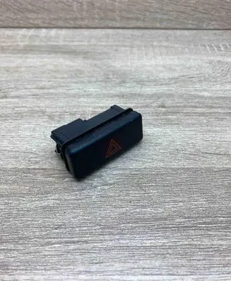BMW 5 E39 Hazard light switch 8350947