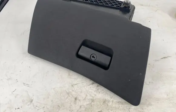 Glove box