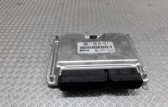 Volkswagen PASSAT B5.5 Engine control unit/module 038997019E 0281012211