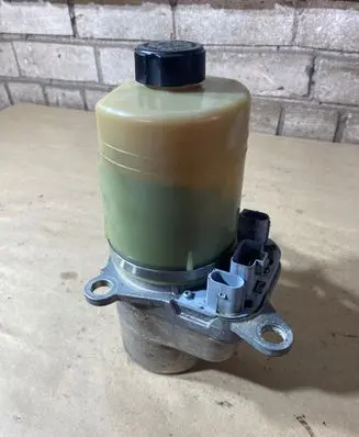 Ford Focus Power steering pump 4M513K514AC