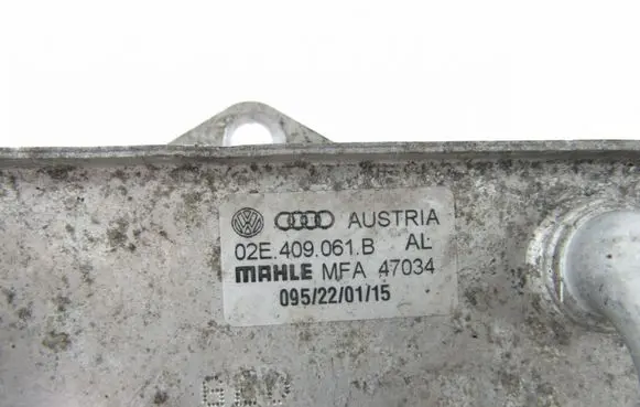 Volkswagen PASSAT CC Oil filter mounting bracket 02E409061B