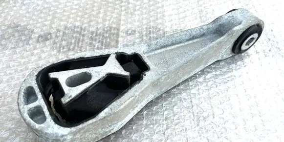 Volvo V40 Engine mount bracket 31359642