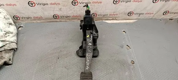 Dacia Sandero II Clutch pedal 465037621R 465039034R
