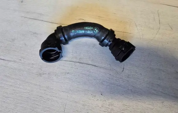 BMW 7 G70 Intake resonator 8490274