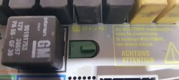 Opel Zafira A Fuse module 24412497 24431677
