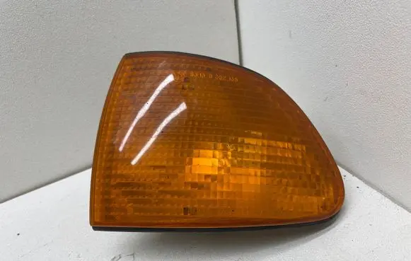 BMW 7 E38 Front indicator light 63138352135 8352135