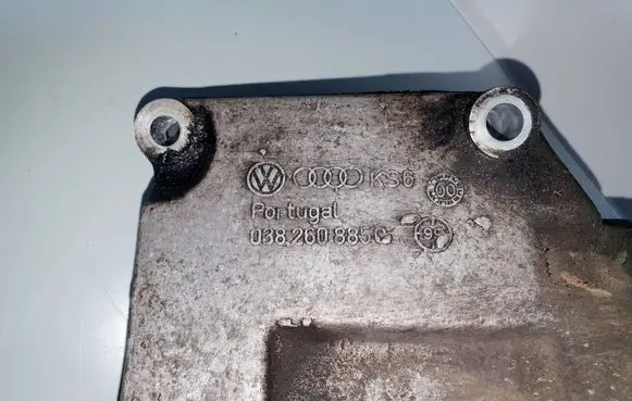 Volkswagen PASSAT B5.5 A/C compressor mount bracket 038260885C