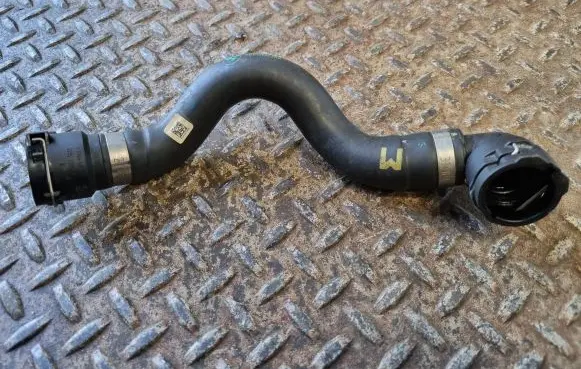 BMW 3 G20 G21 Engine coolant pipe/hose 9884826