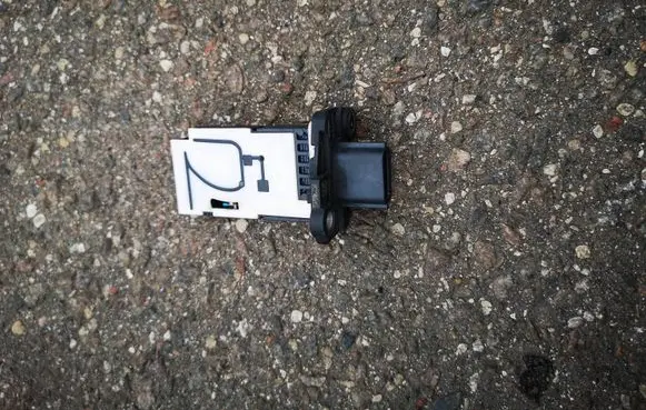 Opel Vivaro Mass air flow meter H8201267959 93450753 5WK98504