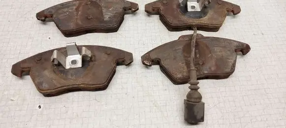 Volkswagen PASSAT B6 Brake pads (front) 