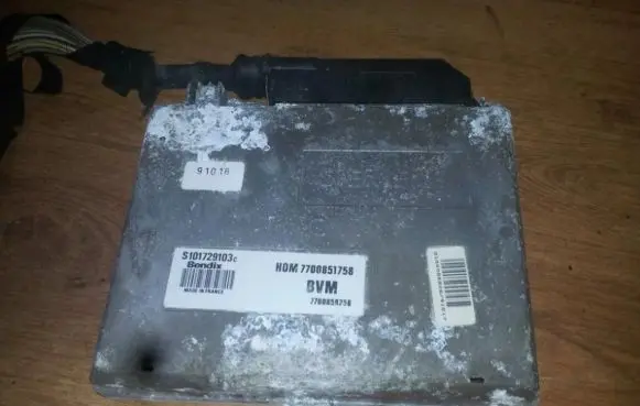 Renault Clio I Engine control unit/module s101729103c 7700851758